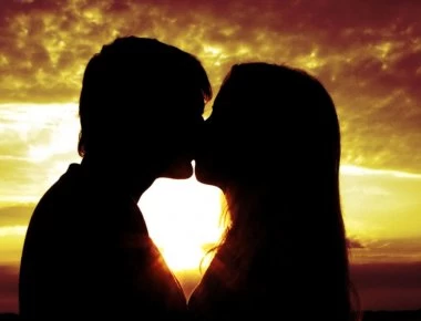 Κι όμως είναι αλήθεια: Αυτός είναι ο αριθμός βακτηριδίων που ανταλλάζεις με ένα φιλί